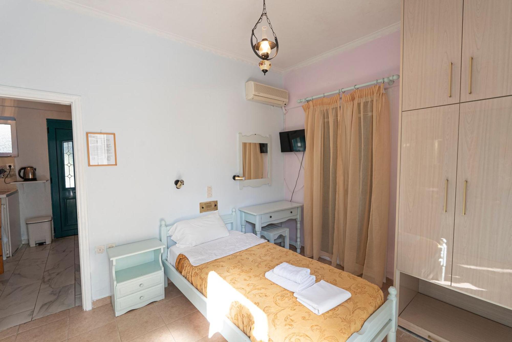 Bella Vista Aparthotel Nidhrion Exteriör bild